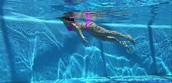  Jessica Lincoln hottest underwater girl